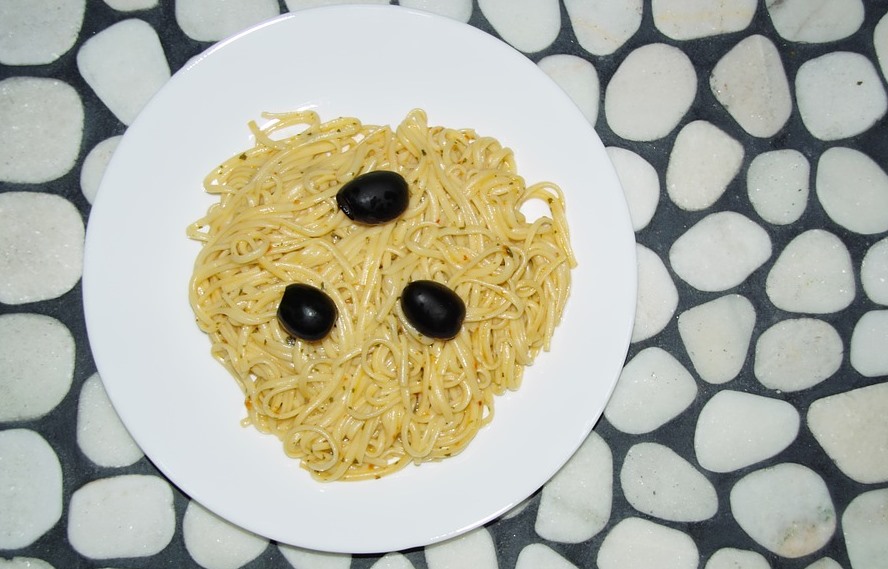 Noodles on top of the plate