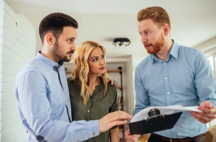 couple with agent